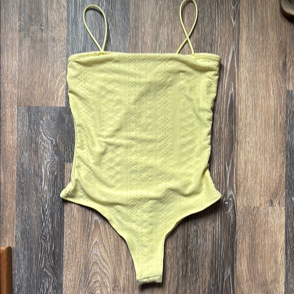 Rue 21 Butter Yellow Women’s Bodysuit size Medium‎